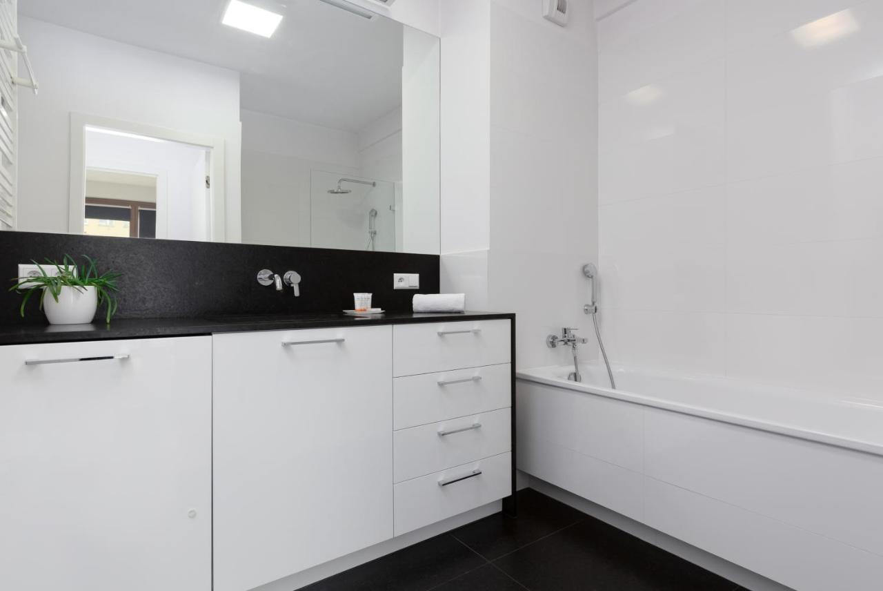 Ogrodowa Modern Apartment By Noclegi Renters Warszawa Exteriör bild